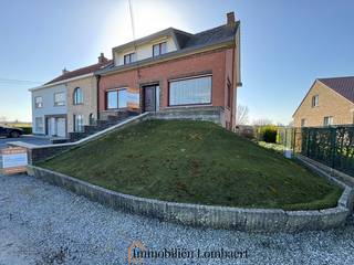 Landelijk gelegen woning op 722m² grond opp. en 228 woon opp. te Ledegem met 3 slaapkamers