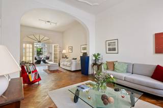 EN OPTIONCette belle maison de maître de style Beaux-Arts est située à un emplacement exceptionnel sur la Velodroomstraat, parallèle à la...