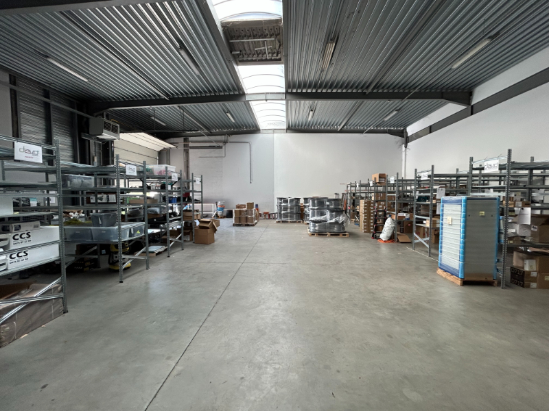 Magazijn (1.104 m²) met kantoorruimte (206 m²) – op toplocatie The Loop - foto 5