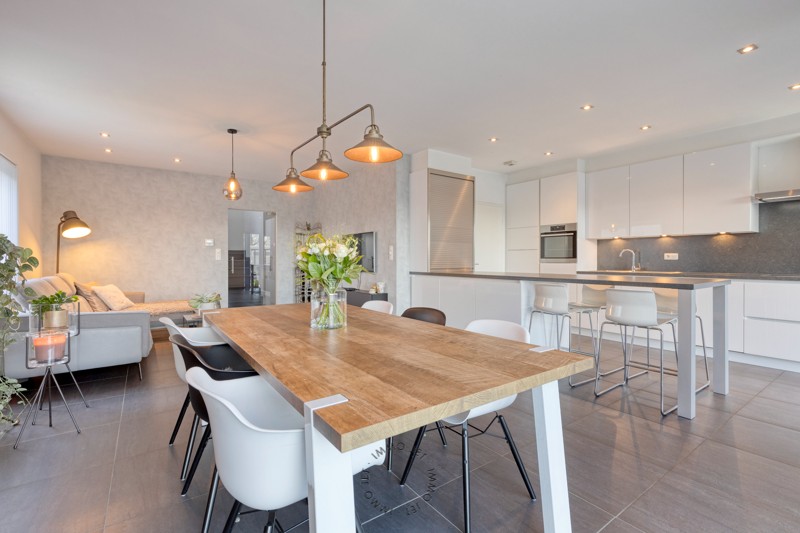 Moderne halfopen woning met 4 slaapkamers en zonnepanelen in Nieuwkerken-Waas - foto 3