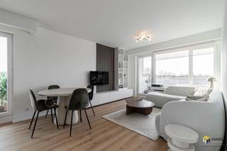 Gerenoveerd appartement (77 m²) in Antwerpen met 2 slaapkamers en 2 terrassen met zicht op het Rivierenhof. Recht tegenover het Rivierenhof, bevindt...