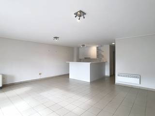 Dit aangenaam appartement, gelegen op de eerste verdieping van residentie Esplanade II, bevindt zich in het centrum van Ieper. Dankzij de...