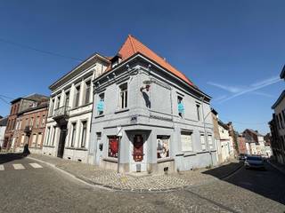 Située en plein cœur de Lessines, sur la Grand-Place, cette maison d’habitation à rénover offre un potentiel exceptionnel pour investisseurs...