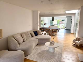 Gerenoveerde woning met riante leefruimte en 3 slaapkamers pal in het centrum van Lint.De ruimte en lichtinval in huis zorgen voor een aangename...