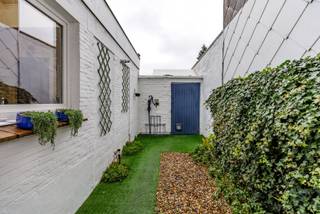 Deze charmante woning met potentieel is ideaal als gezinswoning en dit op een centrale ligging, nabij allerhande voorzieningen zoals winkels,...