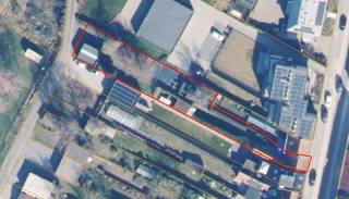 <p><strong>For sale: well-located home with a large sun-oriented garden and spacious garage on a 842 m² plot!</strong></p>
<p>This very solid and well-maintained home is ideally located within cycling distance of the town centre (shops, schools, hospital and public services), with easy access to the motorway. At the rear, the property features a spacious garage and parking space, easily accessible via a rear access road.</p>
<p><strong>Layout:</strong><br />The ground floor comprises the entrance hall, spacious living area, kitchen, separate toilet, bathroom and vaulted cellar. The first floor includes the landing and 3 bedrooms. In addition, there is a spacious attic.<br />The large, fully enclosed and sun-oriented garden also includes a garden shed and additional garden storage.</p>
<p><strong>Highlights:</strong></p>
<ul>
<li>
<p>close to Waregem town centre and major access roads</p>
</li>
<li>
<p>large plot of land</p>
</li>
<li>
<p>rear access</p>
</li>
<li>
<p>lots of potential</p>
</li>
</ul>
<p><strong>Who is this ideal for?</strong><br />Ideal for families or handy buyers looking for a solid home with plenty of space, an exceptionally large plot and practical accessibility, with all amenities nearby.</p>
<p>For sale through Immo Beguin, your real estate expert since 2009, with offices in Ronse, Waregem, Kortrijk, Deinze, Tournai and Lessines.<br />Visits by appointment via: charlotte@immobeguin.be</p>