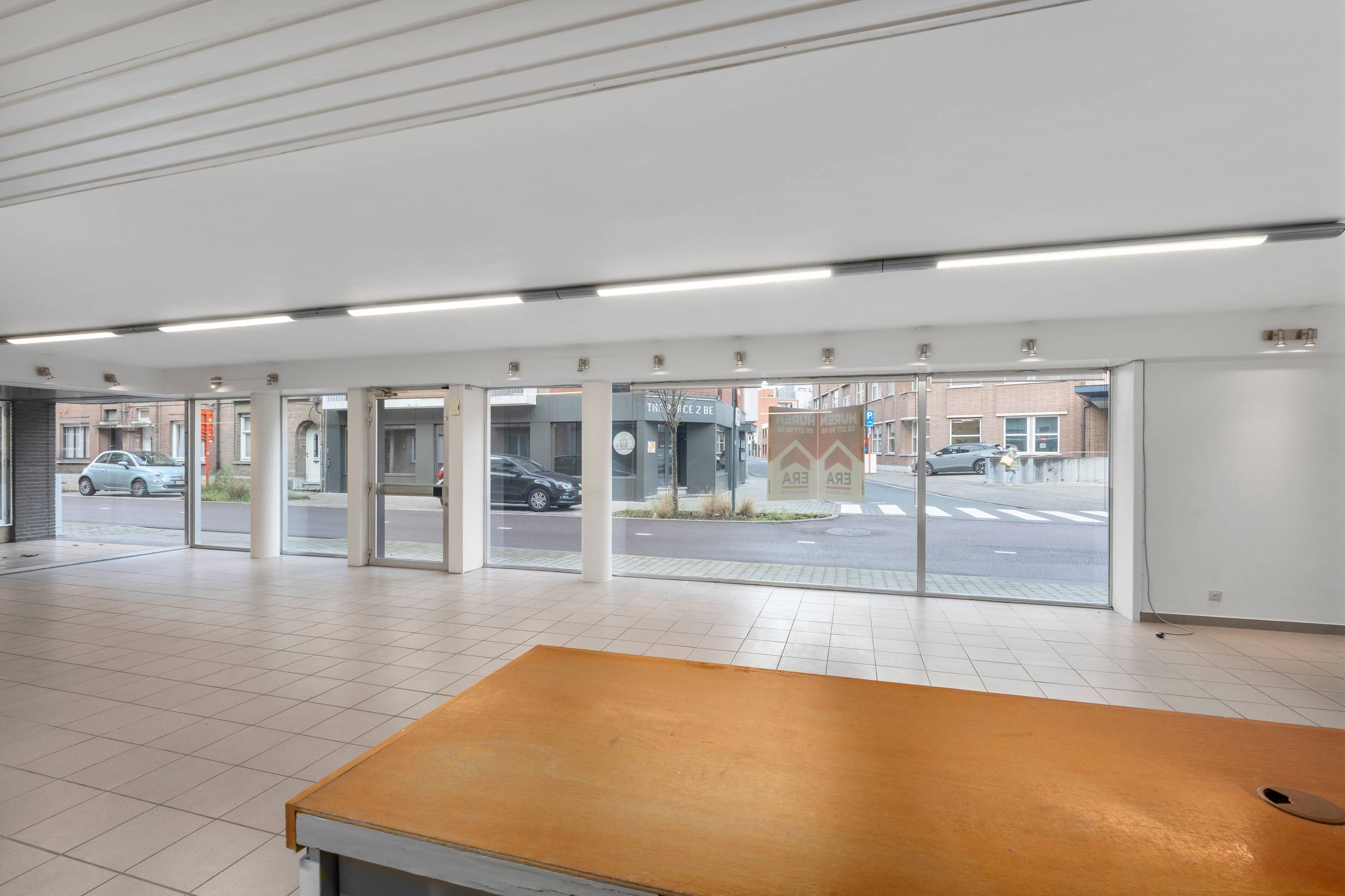 Gelijkvloers handelspand aan het ziekenhuis te huur Deinze - foto 4