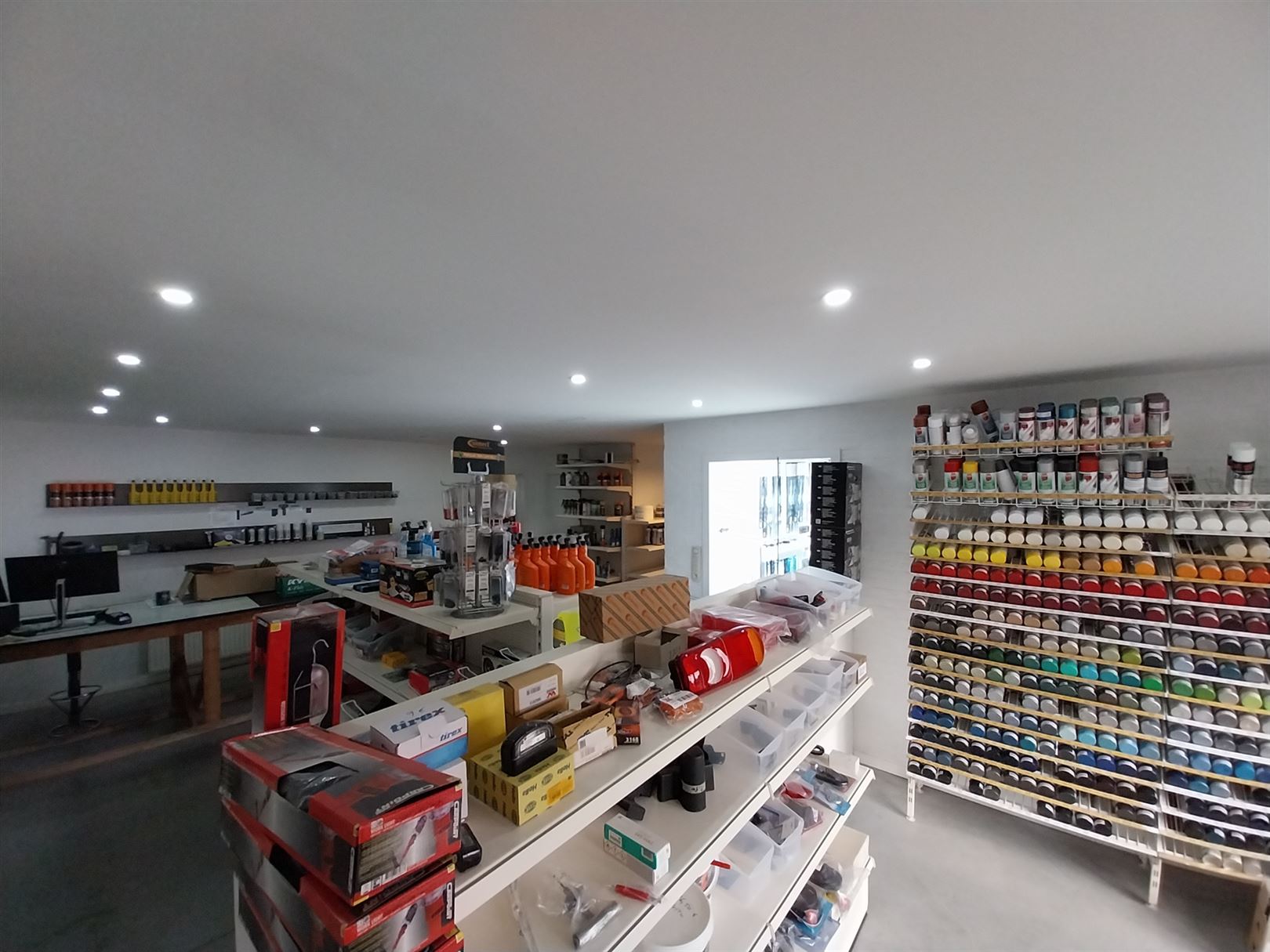 TE HUUR: Handelspand met ruim magazijn op gunstige locatie in Heusden! - foto 4