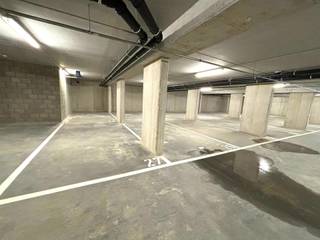 TUINWIJKSTRAAT 18-20, meerdere dubbele inpandige parkeerplaatsen te huur voor €150/plek. Niveau -1. Hoogte: 2m. Beschikbaar per direct. INFO: 02...