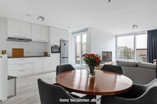 Surprisingly spacious duplex apartment with handsome, southwest oriented terrace, conveniently located near the village center of Duffel...