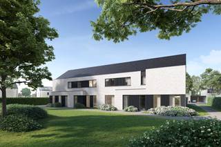 Een moderne halfopen nieuwbouwwoning met op het gelijkvloers een inkom, een ruime living en open keuken, een wasplaats en een gastentoilet. Op de verdieping zijn er 3 slaapkamers waarvan 1 met dressing en een badkamer met bad en inloopdouche. De zolder is toegankelijk via een zolderluik maar een vaste trap is mogelijk mits meerprijs. Afwerking naar eigen smaak binnen de vooropgestelde afwerkingsbudgetten. Meer info? Contacteer Ewout op 0497 588 888 of via contact@huysmanbouw.be