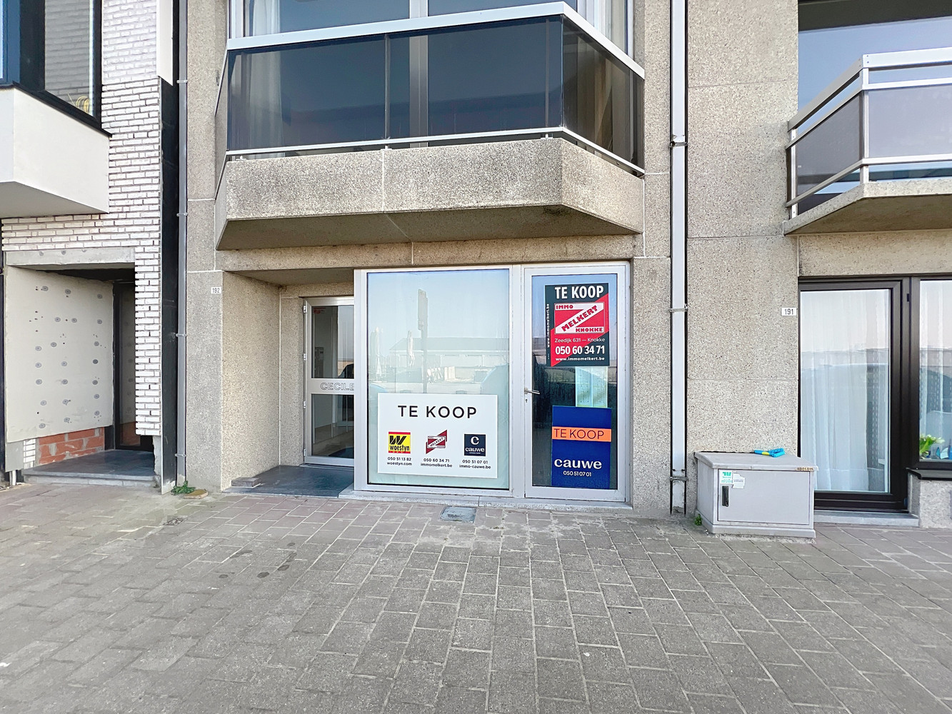 Unieke handelsruimte met verschillende mogelijkheden te koop op de Zeedijk te Heist-aan-Zee - photo 2