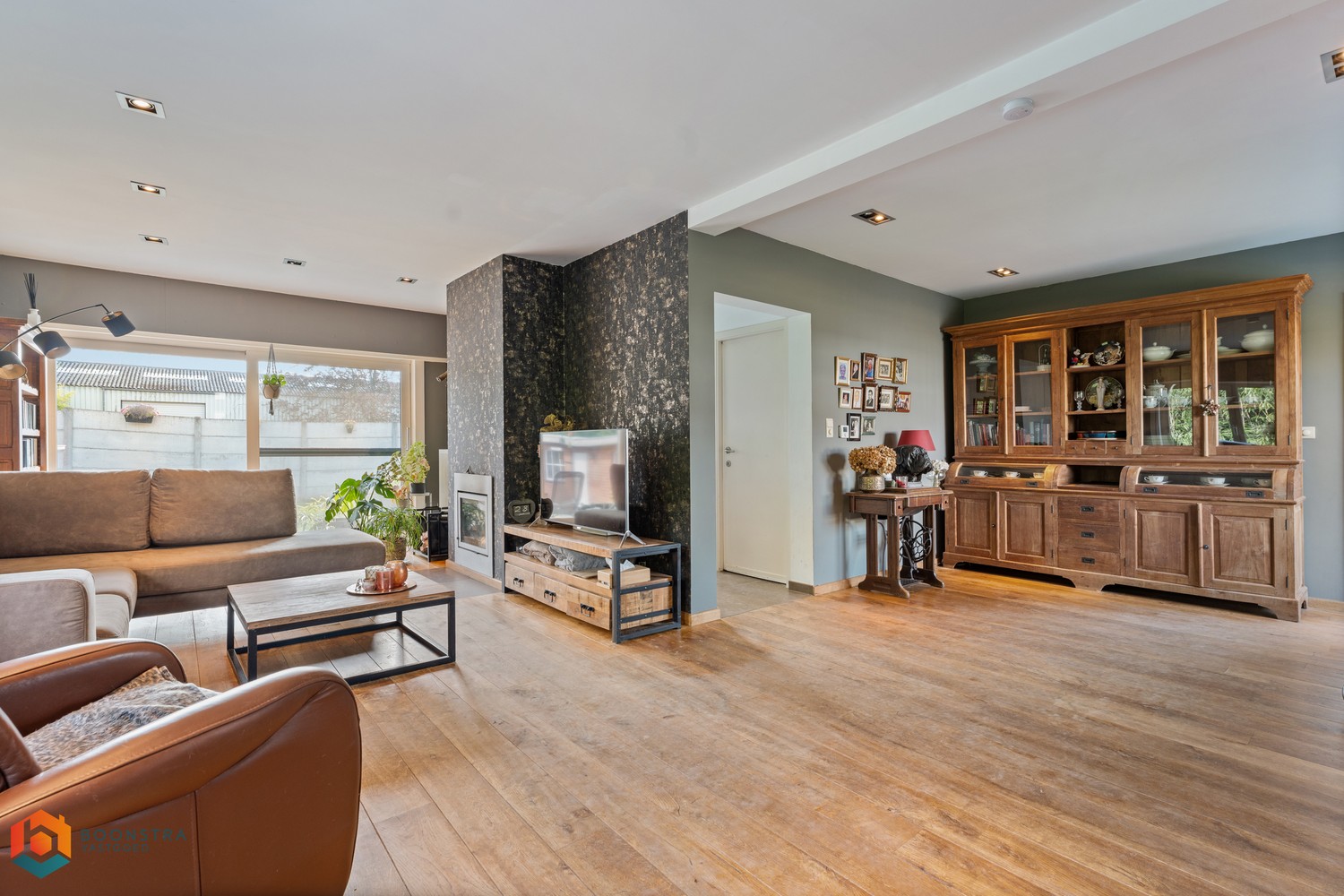 Woonst met zeer ruim magazijn van 1600 m² op een uitstekende locatie - foto 4