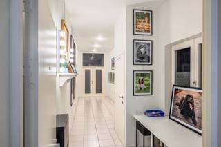 Appartement in het hart van centrum Roeselare. Het appartement is als volgt ingedeeld: inkomhal, apart toilet, leefruimte, keuken, 2 slaapkamers en...