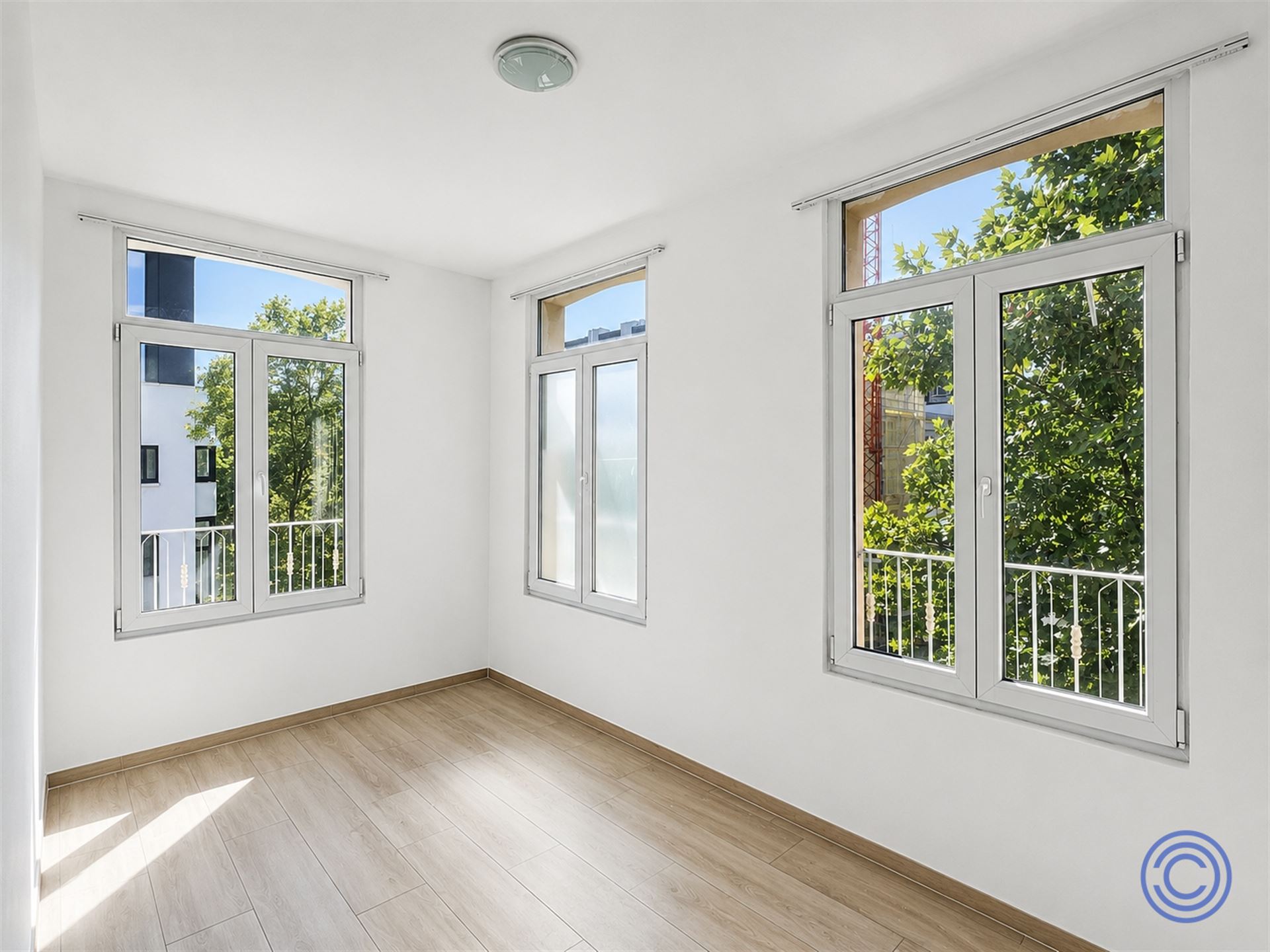 Licensed apartment building (4 units) with a garage! - photo 4