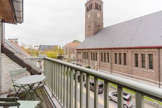 Visits via IMMODAVINCI.BELOCATIONIn the heart of Ertvelde, with easy access to Ghent and the E34 motorway, this ready-to-move-in flat is located on...