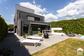 Ben je op zoek naar een energiezuinige en moderne villa met 3 slaapkamers in Ninove? Gevonden!Deze stijlvolle villa uit 2009 is gelegen op een...