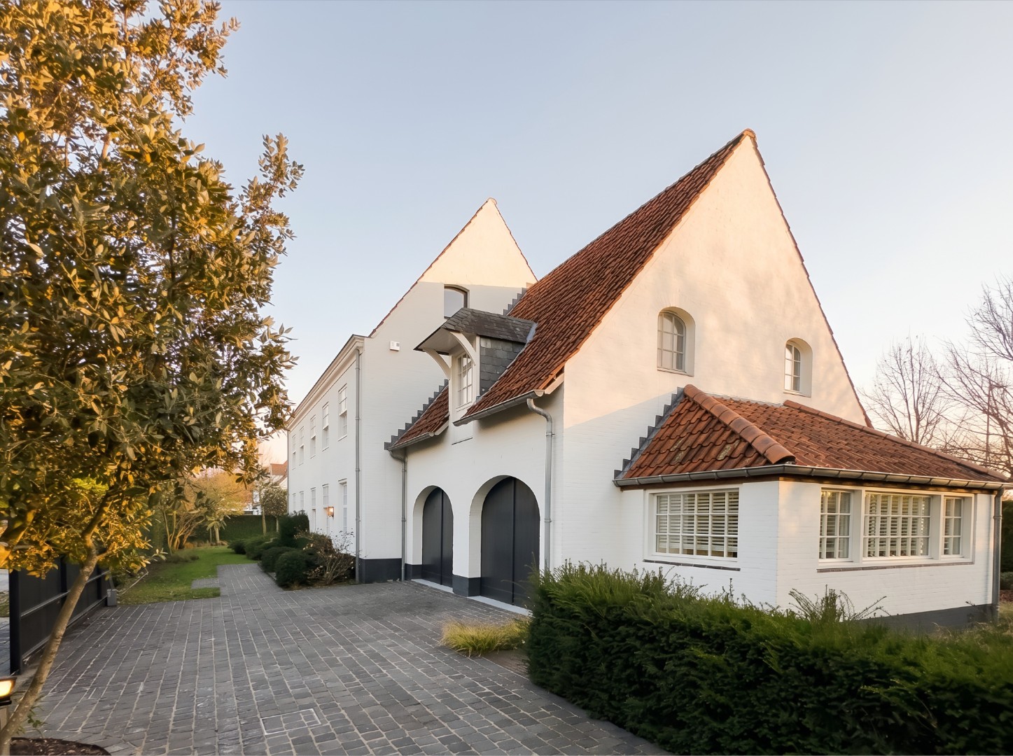 Unieke villa met buitenzwembad op een hoekperceel van 930m², in een residentiële buurt nabij het Zoute en het centrum van Knokke - foto 4