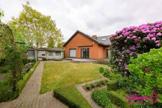 !!! BIEDINGEN VANAF 349.000,00€ WORDEN IN OVERWEGING GENOMEN !!!* Ruime alleenstaande woning met 5 slaapkamers in Meulebeke* Bouwjaar 1978* Gelegen...