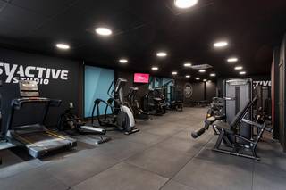 Bent u op zoek naar een investeringspand met directe huuropbrengst? Dan is dit centraal gelegen handelspand in het hart van Aartselaar zeker iets...