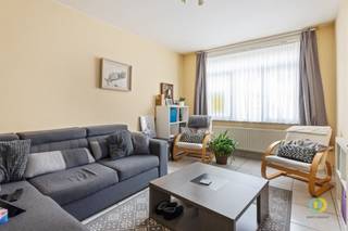 Cet immeuble d'appartements, pour lequel un nouveau permis d'urbanisme a récemment été obtenu pour redévelopper le volume existant, se trouve sur...