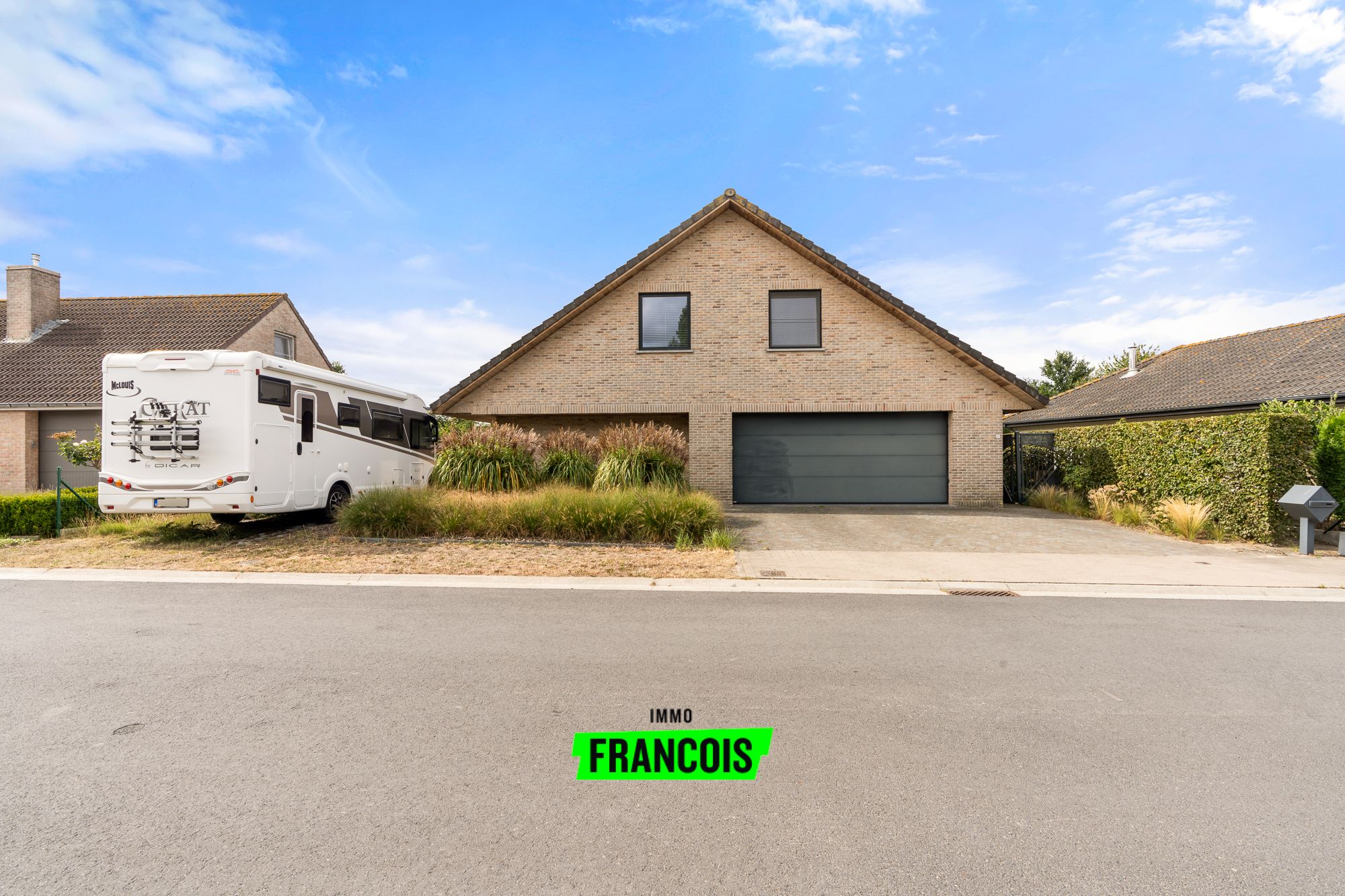 Gigantische villa (5-6slpk/357m2 bewoonbaar):EPC B, ruime tuin en inpandige garage te Slijpe - foto 1