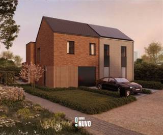 <h2><span>Maison neuve à vendre Kromme Elleboogstraat 37, Erembodegem</span></h2><p><span>Confort, efficacité énergétique et architecture moderne dans un quartier calme</span></p><p><span>Bientôt, une maison neuve de qualité va s'élever au Kromme Elleboogstraat 37 à Erembodegem qui répond pleinement aux besoins d'aujourd'hui.<br />Cette maison économe en énergie et au design élégant offre une combinaison parfaite de confort de vie contemporain, de matériaux de haute qualité et d'un emplacement calme et adapté aux enfants.</span></p><h3><span>Avantages de la maison</span></h3><ul><li><span>Architecture moderne</span><span> avec un souci de lumière, d'espace et de fonctionnalité</span></li><li><span>Construction économe en énergie (E-label selon les dernières normes)</span></li><li><span>Espace de vie spacieux</span><span> avec cuisine ouverte, idéal pour les familles et les gourmets</span></li><li><span>Grandes fenêtres</span><span> pour un maximum de lumière naturelle</span></li><li><span>3 chambres confortables</span><span> (personnalisables selon vos souhaits)</span></li><li><span>Finition de qualité</span><span> avec des matériaux durables</span></li><li><span>Jardin privé et terrasse</span><span> pour ceux qui aiment la vie en plein air</span></li><li><span>Carport ou garage</span><span> possible</span></li><li><span>Agencement flexible</span><span> qui peut être adapté à votre style de vie</span></li></ul><h3><span>Emplacement de choix à Erembodegem</span></h3><p><span>La maison est située dans une rue calme avec peu de circulation, mais à deux pas des magasins, des écoles, des transports en commun et des voies principales menant à Aalst, Ninove et Bruxelles.<br />Un emplacement idéal pour ceux qui aiment la tranquillité et l'accessibilité.</span></p>