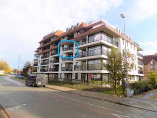 Leuk appartement in het centrum van Harelbeke met parkeerplaats.Ingerichte moderne keuken (vaatwas, spoelbak, oven, frigo, dampkap en vooral vele...