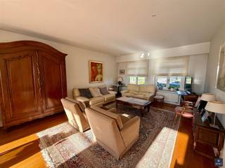 LANDELIJK GELEGEN PRACHTIGE VILLA In het landelijke Kieldrecht, omringd door rust en groen, bevindt zich deze prachtige villa, afgewerkt met...