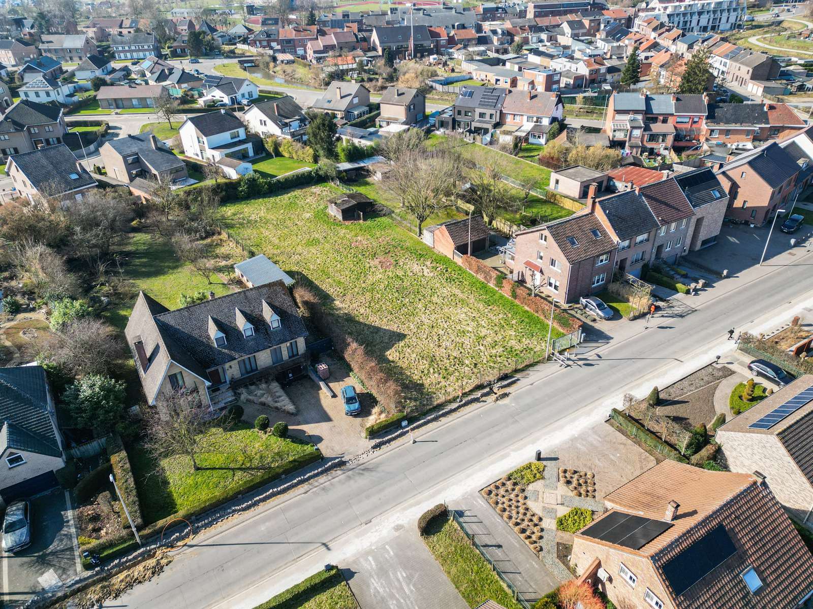 BOUWGROND 1.739 m² - OB - CENTRAAL - ACHTERGEVEL OP Z-W - foto 3