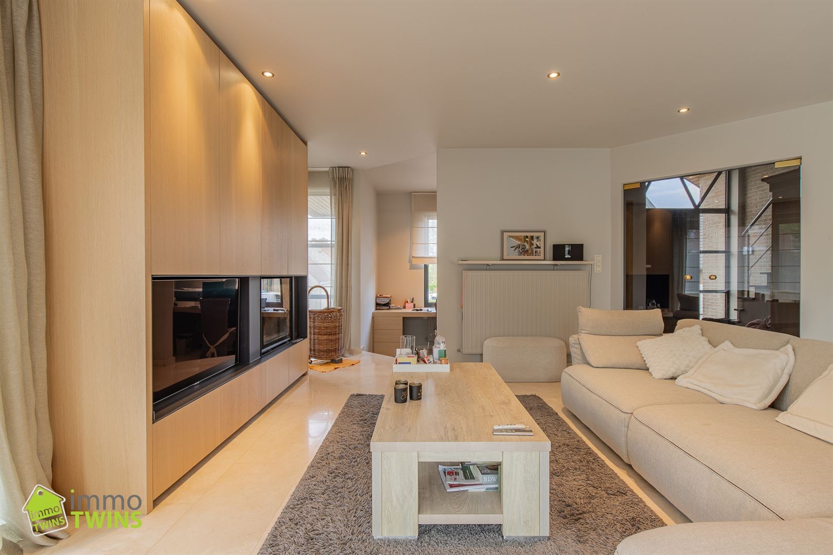 Prachtige instapklare open bebouwing te huur met afgesloten tuin en dubbele garage - foto 4