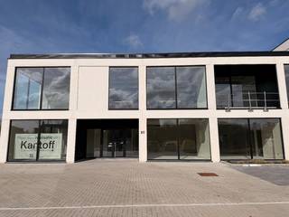 In het bedrijvenpark De Zwaan in Schoten bevindt zich dit recente bedrijfsgebouw met een magazijnruimte van ca. 1.200 m² op een uitstekende...