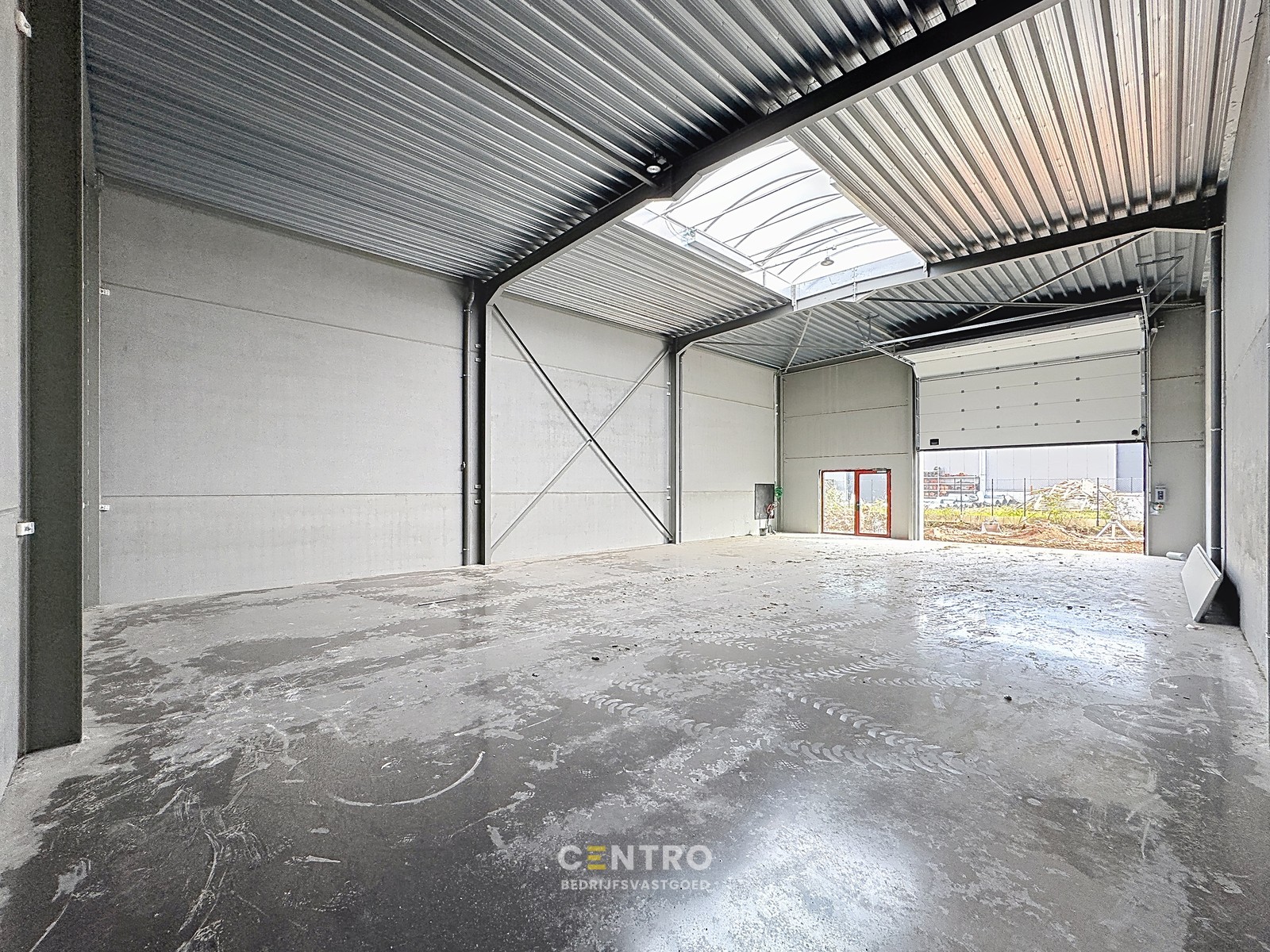 NB MAGAZIJN (167m²) inclusief 1 private PARKEERPLAATS op industriezone "Schatting" te Zedelgem - foto 2