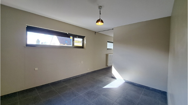 Comfortabel appartement met ruim TERRAS en STANDPLAATS te huur in Eernegem, - photo 5