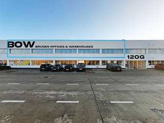 Instapklare en knap afgewerkte kantoorruimte van 240 m² met 4 parkeerplaatsen te koop, gelegen langs de bedrijvige Pathoekeweg te Brugge.Het kantoor...