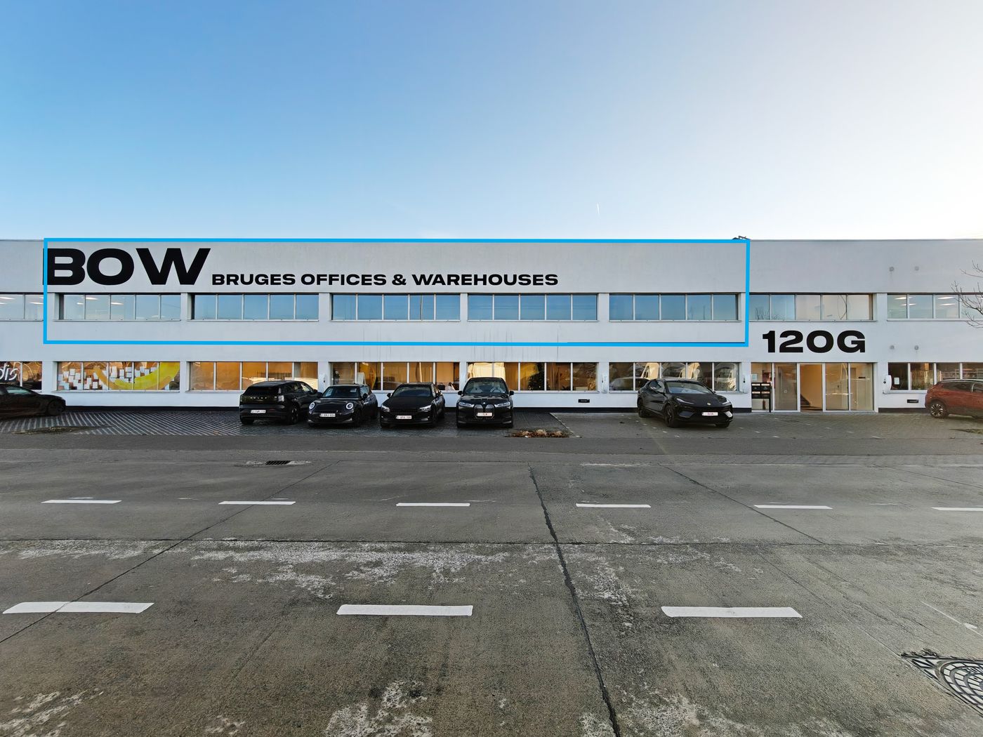 Instapklaar kantoor +/- 240 m² te koop in de Pathoekeweg te Brugge - foto 1