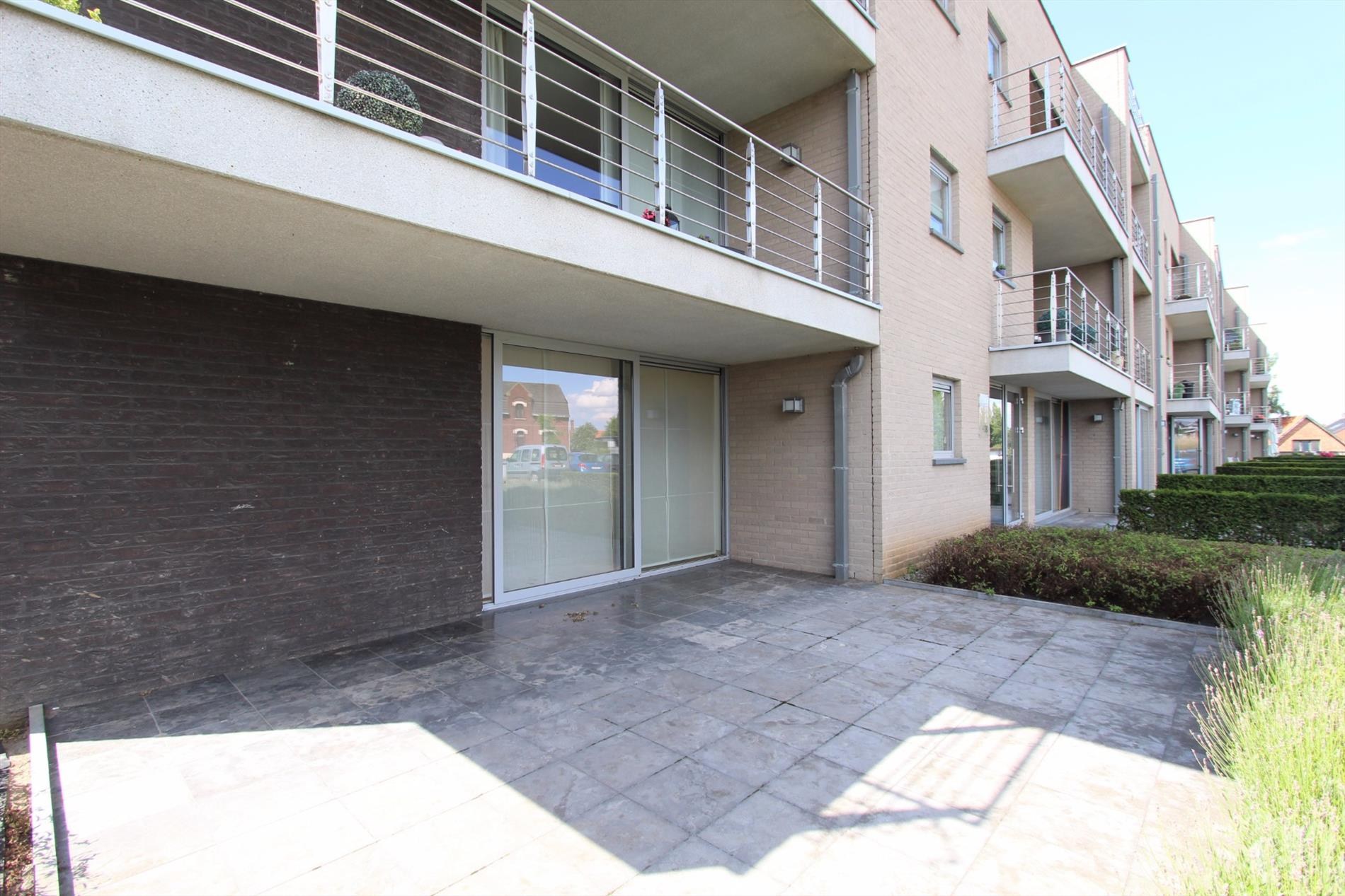 GELIJKVLOERS APPARTEMENT MET RUIM ZONNETERRAS EN GARAGE - foto 4