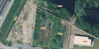 Deze bouwgrond biedt een mooi uitzicht op het groen met een vijver en is geschikt voor open bebouwing. Uitstekende ontsluiting naar Gent, Oudenaarde, E17/E40,...<br />Perceelnr.: Nazareth 2de afd. Eke, sectie B, 0437F.<br />Samenvoeging met perceel 0437G mogelijk.<br />Interesse? Neem contact op met Marianne van de Vastgoedlink, E marianne@devastgoedlink.be of T +32474882943.