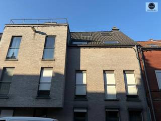 APPARTEMENT A LOUER A GERAARDSBERGENPrix de location : 875 euros/mois Appartement situé au deuxième étage (ascenseur présent) avec beaucoup de...