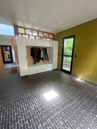 BIJZONDERE VILLA MET KARAKTER OMGEVEN DOOR EEN NATUURLIJKE WEELDERIGE TUIN OP  1 100  M²ONGEVEER 270 M² BEBOUWDE OPPERVLAKTE ! 6 SLAAPKAMERS  -  2...