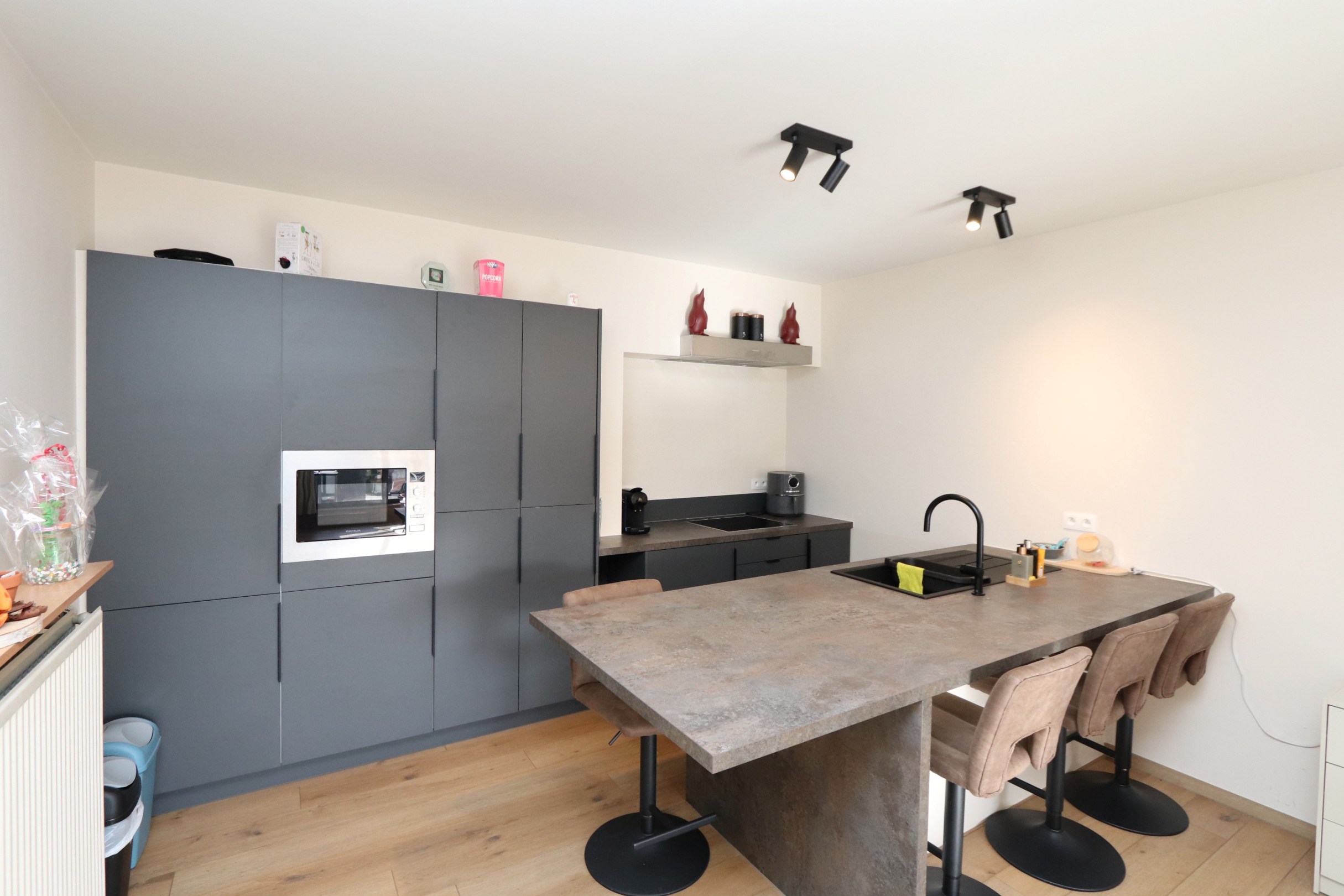 GERENOVEERD 2 SLAAPKAMER APPARTEMENT MET GARAGE - foto 5