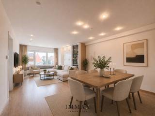 Dit westgericht en ruim appartement met open zicht is centraal gelegen, vlakbij de zee, het Zegemeer en de Lippenslaan. Het appartement beschikt over een inkomhal met afzonderlijk gastentoilet, een ruime leefruimte en een keuken. Verder zijn er drie volwaardige slaapkamers en een aparte badkamer. Twee van de slaapkamers bieden toegang tot het terras aan de achterzijde van het gebouw. Dankzij de centrale ligging en de ruime indeling vormt dit appartement een uitstekende opportuniteit.<br />Er is een kelderberging inbegrepen.<br /><br />Aarzel niet om ons te contacteren voor meer info: tel.: 050 62 44 14 of via knokke@immax.be