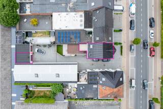 Dit appartement is uitstekend gelegen in Merelbeke, met een vlotte aansluiting naar belangrijke verbindingswegen en in de nabijheid van scholen, winkels en openbaar vervoer.<br />Indeling: ruime leefruimte met aansluitend de keuken, twee slaapkamers, badkamer met dubbele lavabo, toilet en douche, terras en garage.<br /><br />Geen syndicus. <br /><br />Voor meer info of bezoek: contacteer ELLA - CENTER OFFICE: 0492 50 88 18.<br /><br />EPC label C