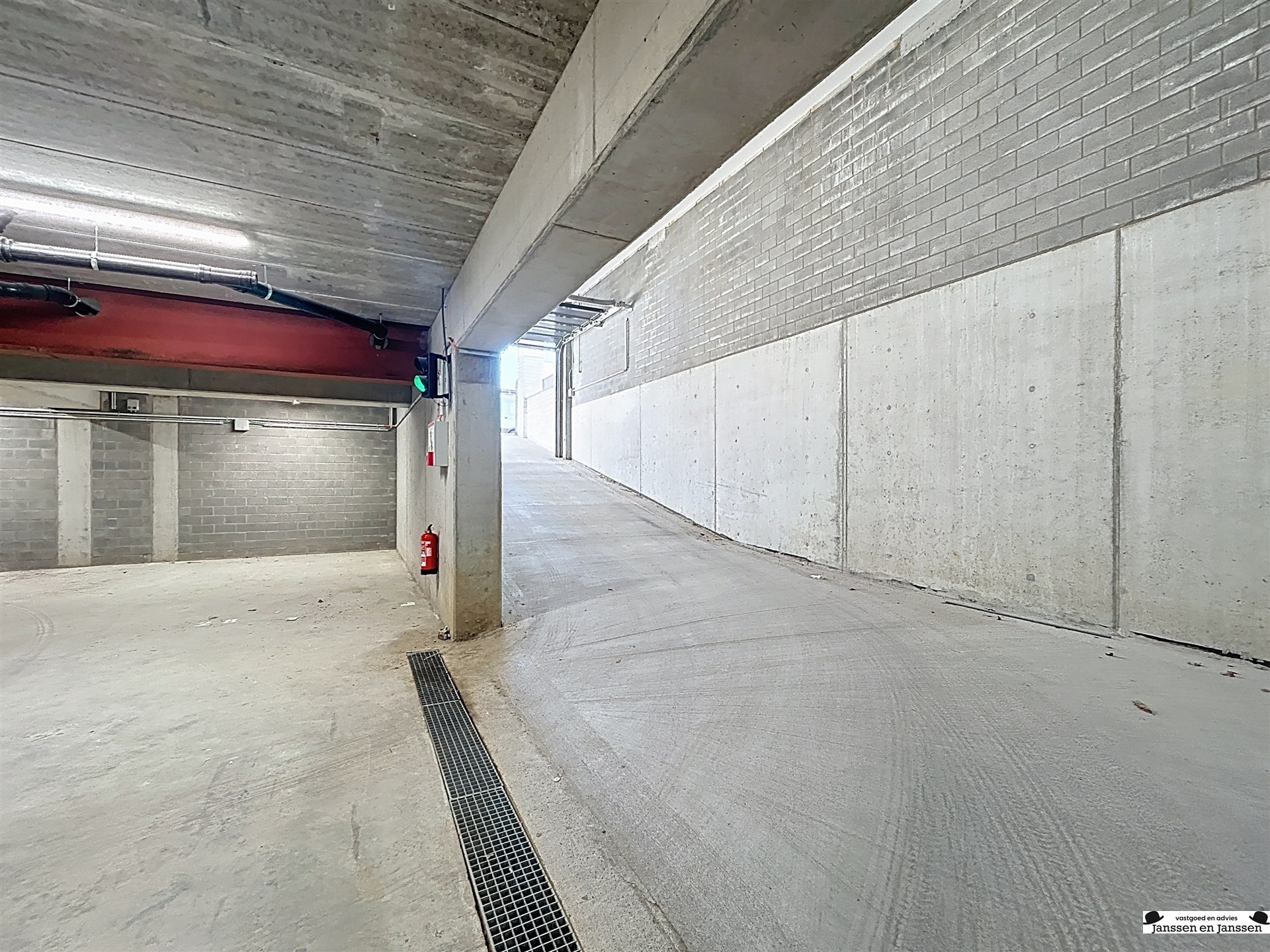 garage - photo 5
