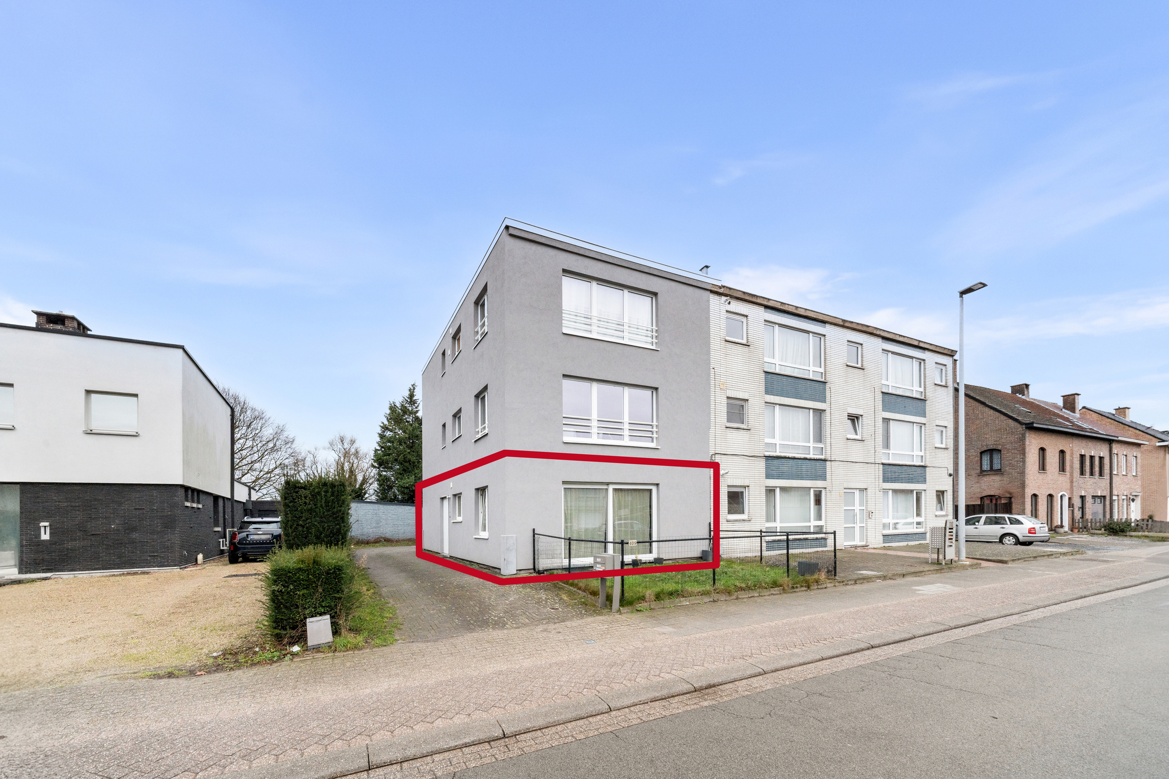 Opbrengsteigendom met garages in Sint-Niklaas - foto 2