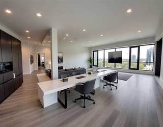 Immo Zone biedt nog 2 casco kantoorruimtes met een prachtig zicht. Residentie Nieuwe Markt is uitermate goed gelegen met zicht op de kerk,...