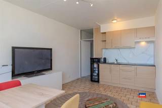 <p><span>HOBOKEN | HOF TER HEIDE | GUNSTIG GELEGEN APPARTEMENT MET EEN SLAAPKAMER EN TERRAS OP DE TWEEDE VERDIEPING</span><span> </span><span>| EPC B | </span></p><p><span>Indeling als volgt: inkomhal - leefruimte met keuken - zuid-terras - apart toilet - slaapkamer - badkamer met douche en lavabo.</span></p><p><span>Het dak en de lift zijn conform de norm. Gemeenschappelijke kosten bedragen 200 EUR (inclusief voorschot verwarming en water)</span></p><p><span>Openbaar vervoer, scholen en winkels zijn op wandelafstand. Zeer goede bereikbaarheid van Antwerpen-centrum en de grote uitvalswegen. </span></p><p><span> </span></p><p><span> </span></p>
