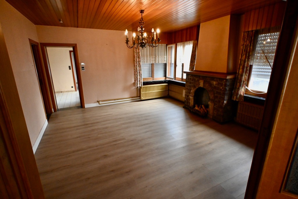 Te renoveren laagbouwwoning vlak bij winkels en het centrum van Nijlen . - foto 4