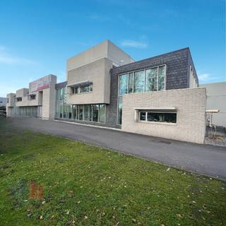 Espace de bureau fantastique de 325m² avec une excellente visibilité à louer près de l'E17.Ces bureaux au rez-de-chaussée sont prêts à emménager et...