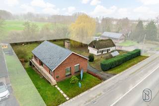 Goedgelegen DEGELIJKE VILLA (onderkelderd) met extra bijgebouw/bouwgrond, op 3090m2, en met een mooi OPEN ZICHT op GROEN. Ideaal voor zelfstandige...